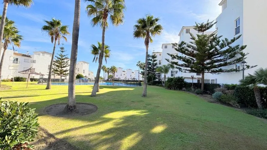 Apartamento de 2 dormitorios en Manilva, Spain No. 561 № 1