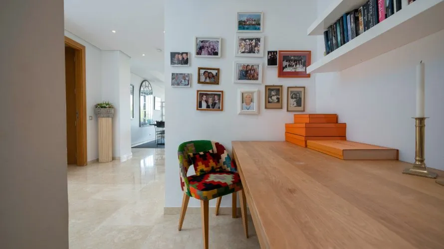 Apartamento de 3 dormitorios en Marbella, Spain No. 345 № 2