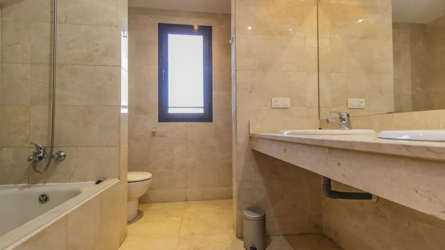 Apartamento de 3 dormitorios en Estepona, Spain No. 664 № 12