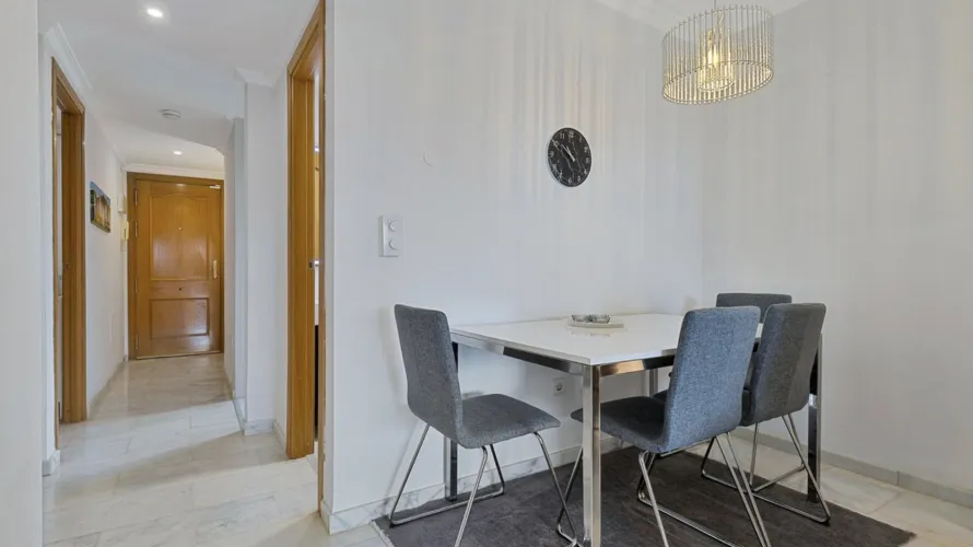 Apartamento de 2 dormitorios en Fuengirola, Spain No. 692 № 1