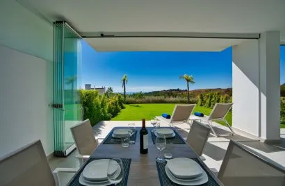 Apartamento de 2 dormitorios en Estepona, Spain No. 655