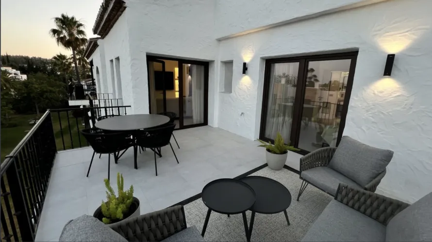 Ático de 3 dormitorios en Nueva Andalucía, Spain No. 439 № 4