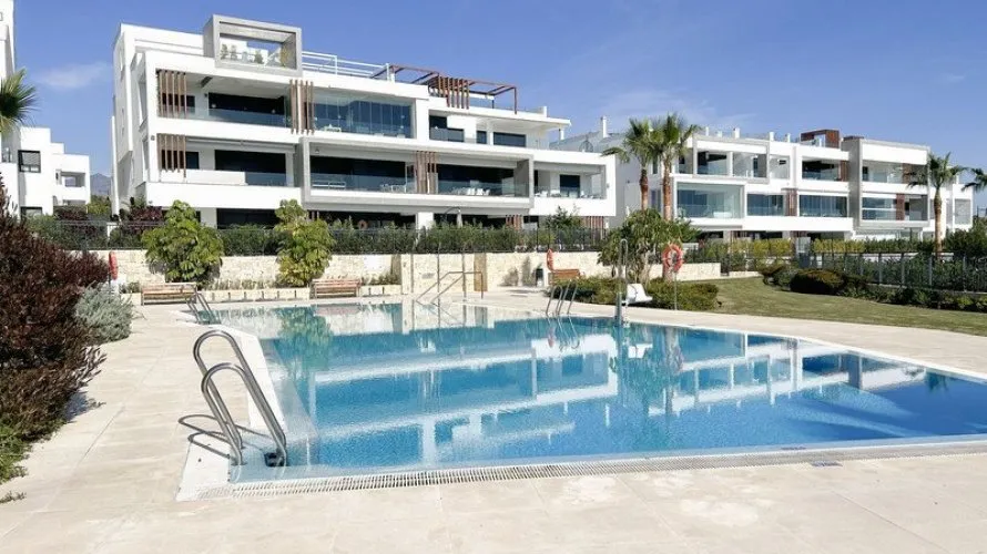 Ático de 3 dormitorios en Estepona, Spain No. 526