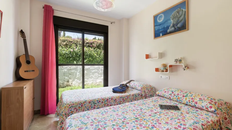 Apartamento de 2 dormitorios en Estepona, Spain No. 490 № 10