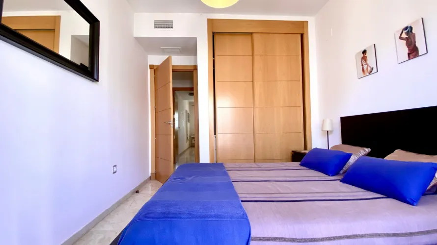 Apartamento de 2 dormitorios en Manilva, Spain No. 702 № 2