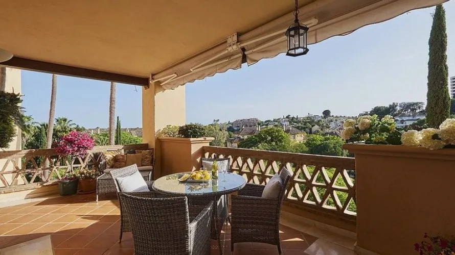 Apartamento de 2 dormitorios en Marbella, Spain No. 716 № 14