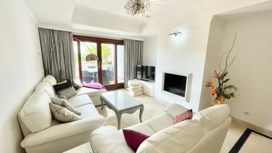 Apartamento de 2 dormitorios en Marbella, Spain No. 254