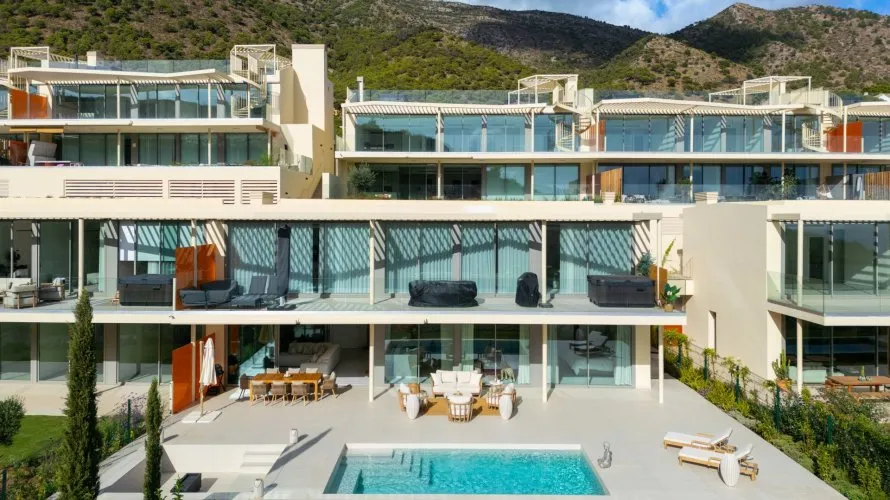 Apartamento de 3 dormitorios en Benalmádena, Spain No. 408