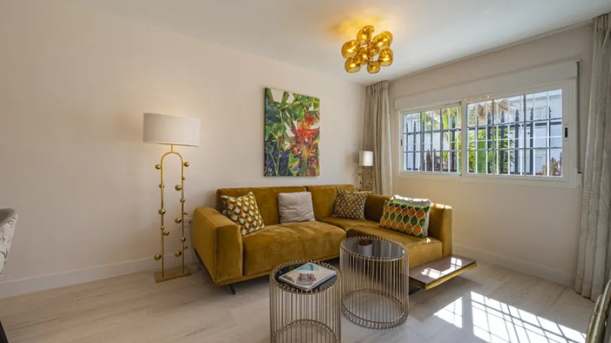 Apartamento de 3 dormitorios en Nueva Andalucía, Spain No. 349 № 2