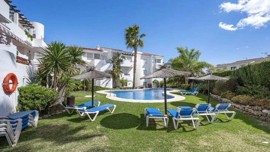 Apartamento de 2 dormitorios en Estepona, Spain No. 682 № 11