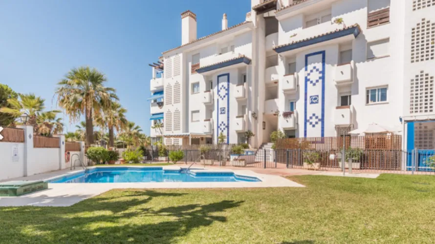 Apartamento de 2 dormitorios en Marbella, Spain No. 617 № 19