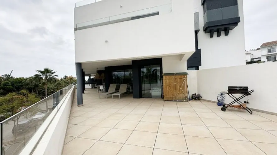 Apartamento de 3 dormitorios en Estepona, Spain No. 707 № 25