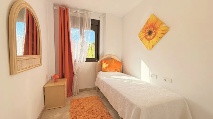 Dúplex de 3 dormitorios en Estepona, Spain No. 578 № 7