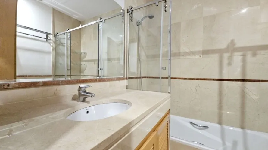 Apartamento de 3 dormitorios en Marbella, Spain No. 798 № 11