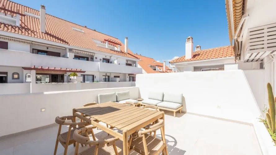 Dúplex de 3 dormitorios en Nueva Andalucía, Spain No. 462 № 2