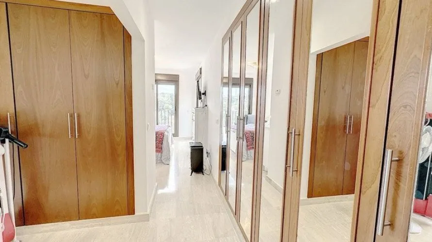 Dúplex de 3 dormitorios en Estepona, Spain No. 497 № 21