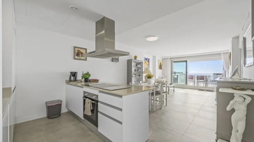 Apartamento de 2 dormitorios en Benalmádena, Spain No. 533 № 8