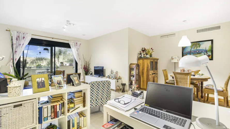 Apartamento de 2 dormitorios en Cortes (San Pedro De Alcantara), Spain No. 485 № 3