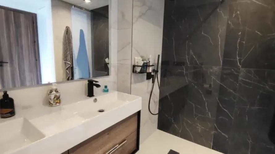 Apartamento de 3 dormitorios en Cortes (San Pedro De Alcantara), Spain No. 719 № 8