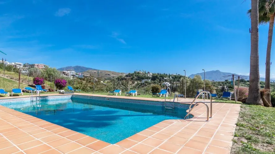 Apartamento de 2 dormitorios en Estepona, Spain No. 400 № 14