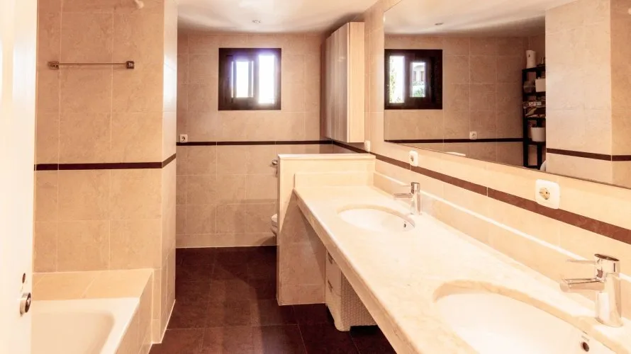 Apartamento de 3 dormitorios en Marbella, Spain No. 232 № 12