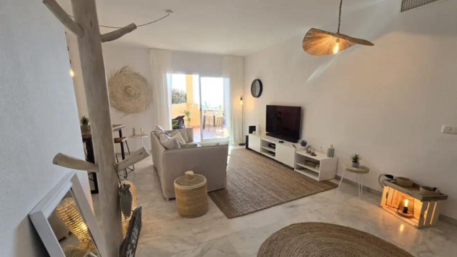 Apartamento de 2 dormitorios en Marbella, Spain No. 727 № 18