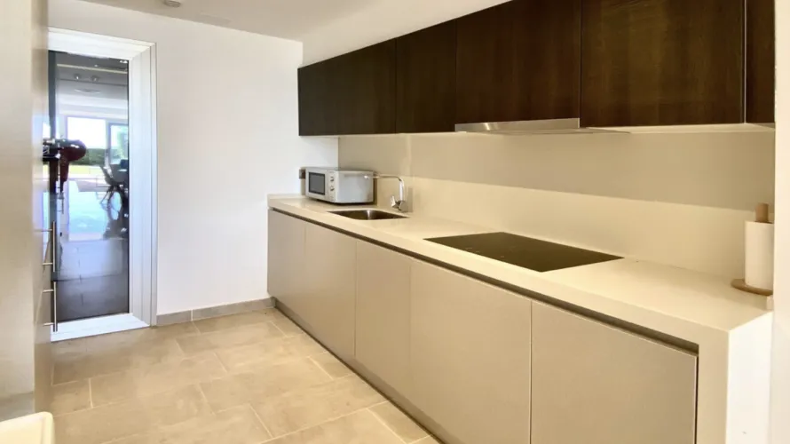 Apartamento de 2 dormitorios en Marbella, Spain No. 495 № 6