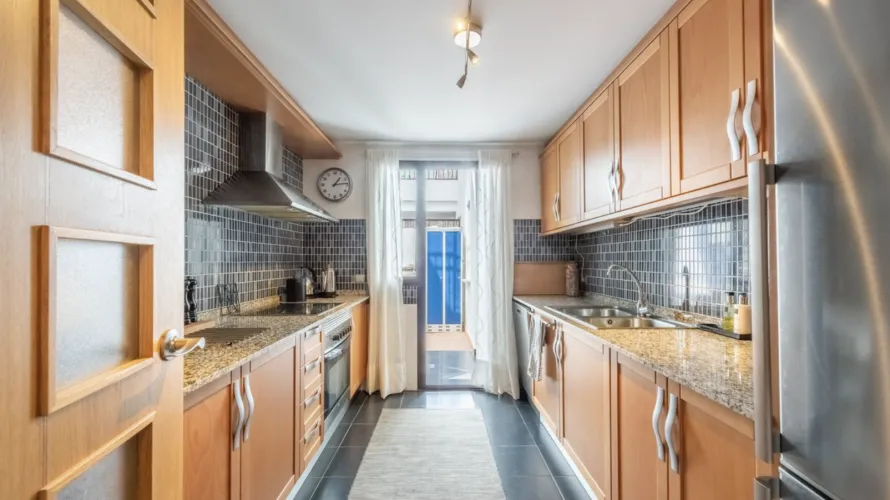 Apartamento de 2 dormitorios en Estepona, Spain No. 466 № 4