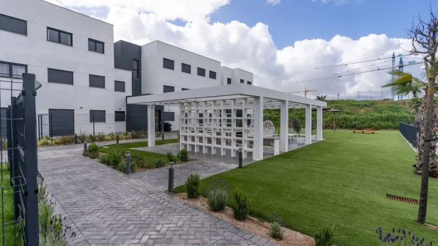 Apartamento de 2 dormitorios en Estepona, Spain No. 637 № 6