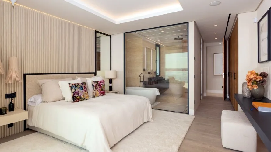 Apartamento de 2 dormitorios en Estepona, Spain No. 341 № 3