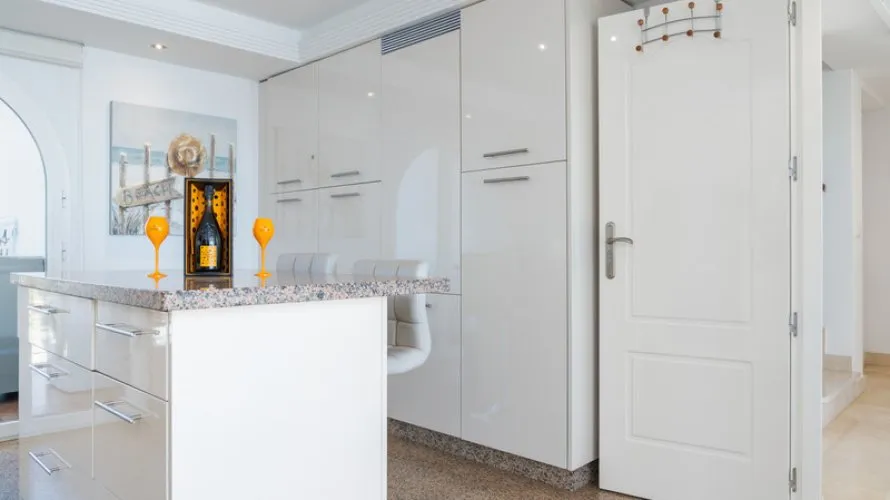 Dúplex de 3 dormitorios en Estepona, Spain No. 347 № 11