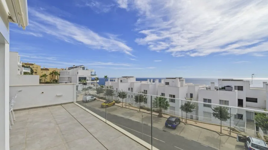 Apartamento de 2 dormitorios en Benalmádena, Spain No. 533 № 4