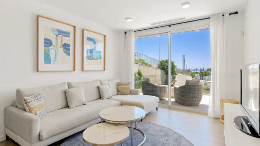 Apartamento de 3 dormitorios en Estepona, Spain No. 713 № 10