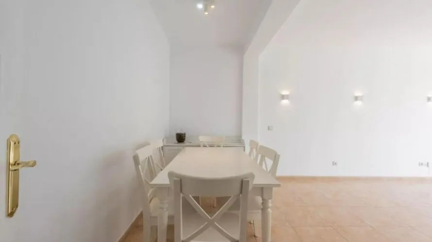Apartamento de 2 dormitorios en Marbella, Spain No. 596
