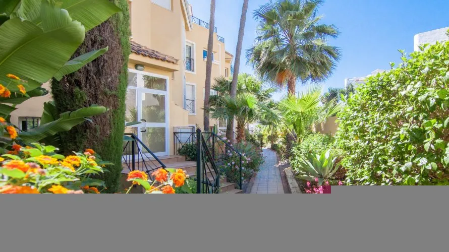 Apartamento de 2 dormitorios en Estepona, Spain No. 400 № 15