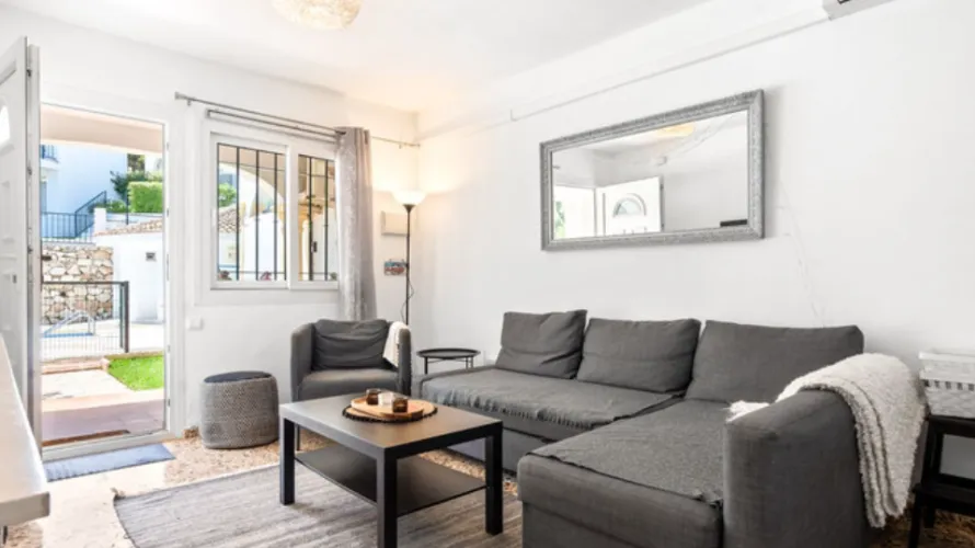 Apartamento de 2 dormitorios en Fuengirola, Spain No. 687 № 5