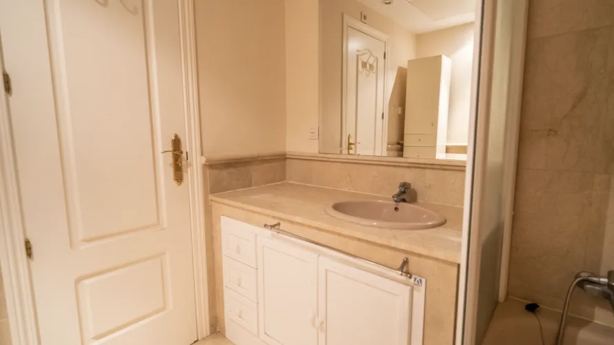 Apartamento de 2 dormitorios en Estepona, Spain No. 451 № 6