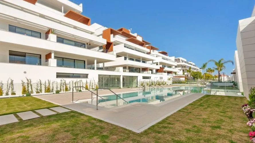 Apartamento de 3 dormitorios en Estepona, Spain No. 295 № 14