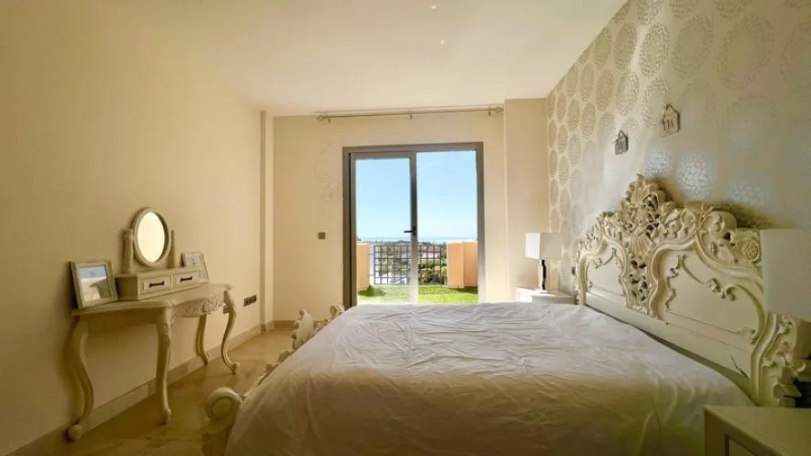 Dúplex de 4 dormitorios en Estepona, Spain No. 640 № 25