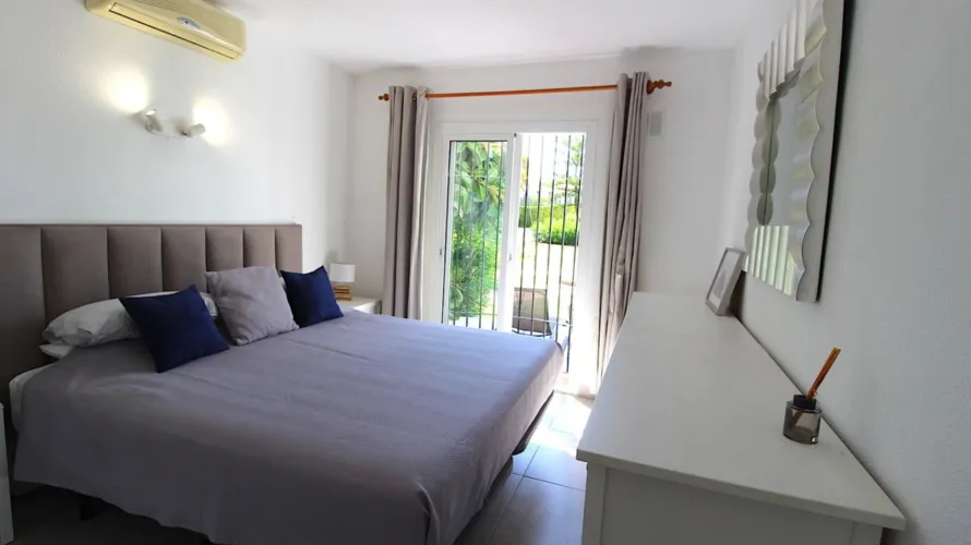 Apartamento de 2 dormitorios en Estepona, Spain No. 783 № 5
