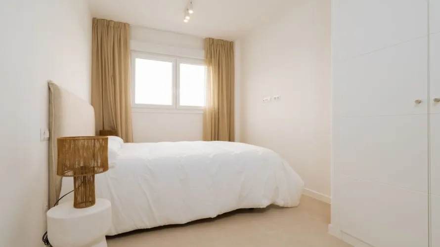 Apartamento de 2 dormitorios en Estepona, Spain No. 637 № 16