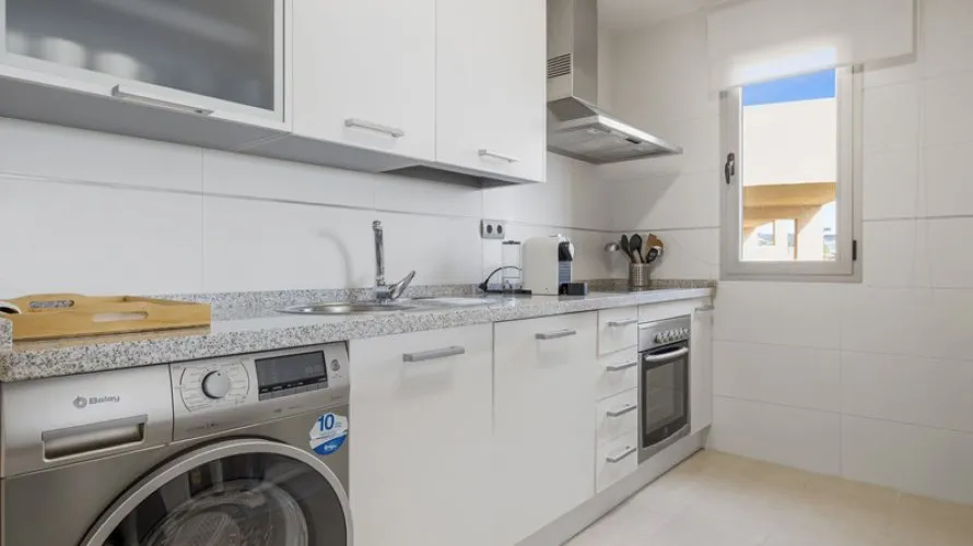 Apartamento de 3 dormitorios en Estepona, Spain No. 445 № 7