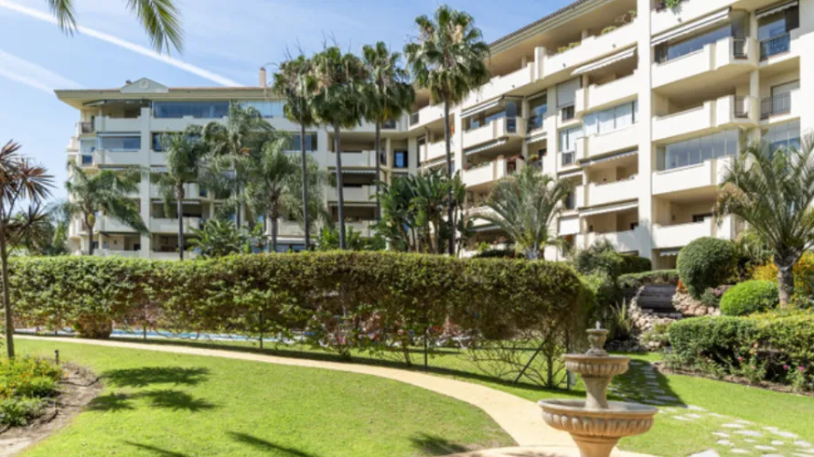 Apartamento de 2 dormitorios en Cortes (San Pedro De Alcantara), Spain No. 790 № 7