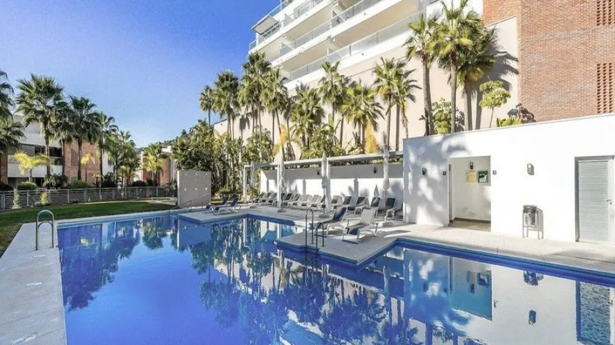 Apartamento de 4 dormitorios en Benahavís, Spain No. 333 № 2