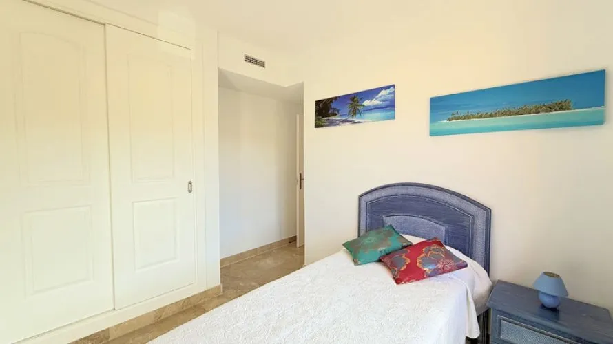 Dúplex de 3 dormitorios en Estepona, Spain No. 578 № 10