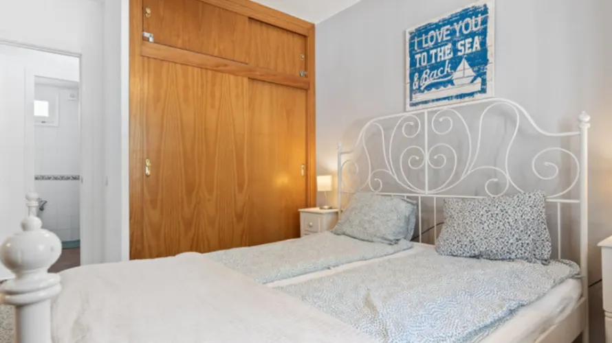 Apartamento de 2 dormitorios en Fuengirola, Spain No. 687 № 11