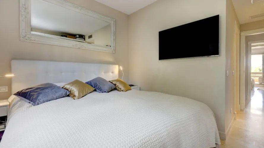 Apartamento de 2 dormitorios en Estepona, Spain No. 653 № 19