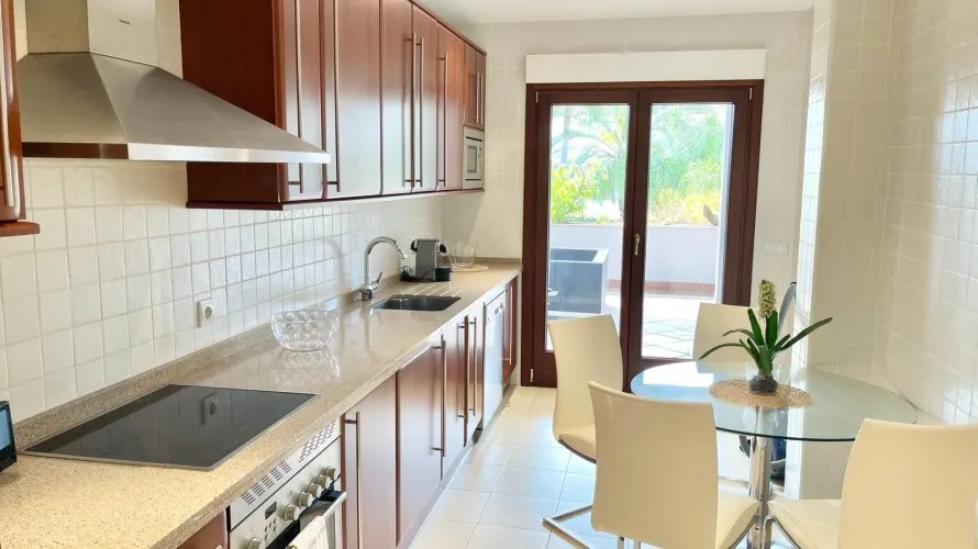 Apartamento de 2 dormitorios en Marbella, Spain No. 254 № 15