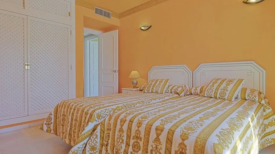 Apartamento de 2 dormitorios en Benalmádena, Spain No. 532 № 1