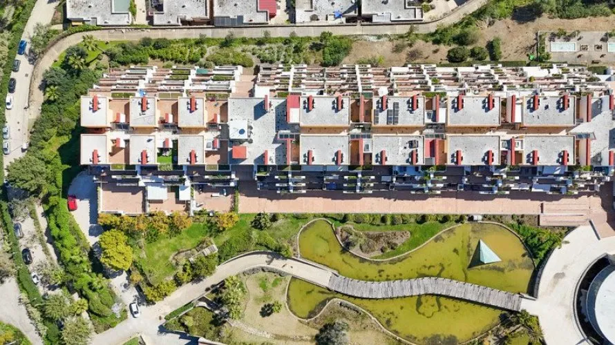 Dúplex de 2 dormitorios en Benahavís, Spain No. 646 № 3